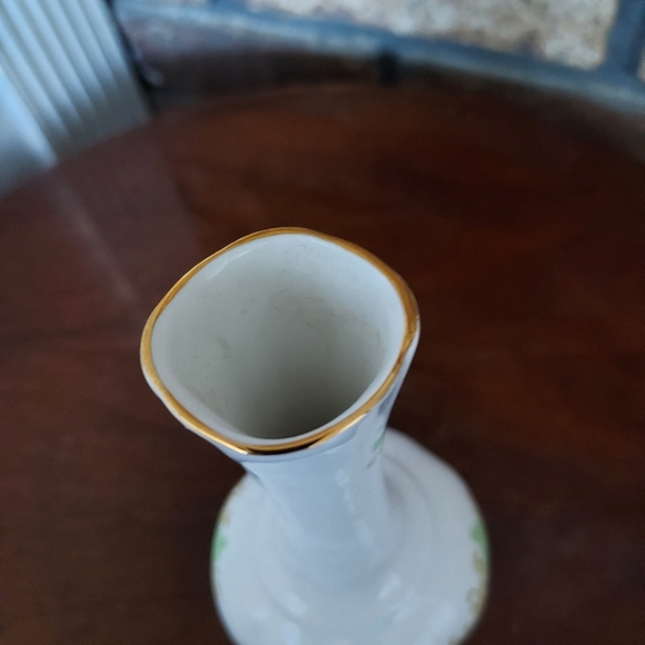 Royal Tara Irish Bone China Bud Vase Shamrocks Gold Trim Ireland 6.5 Inches - Picture 7 of 8